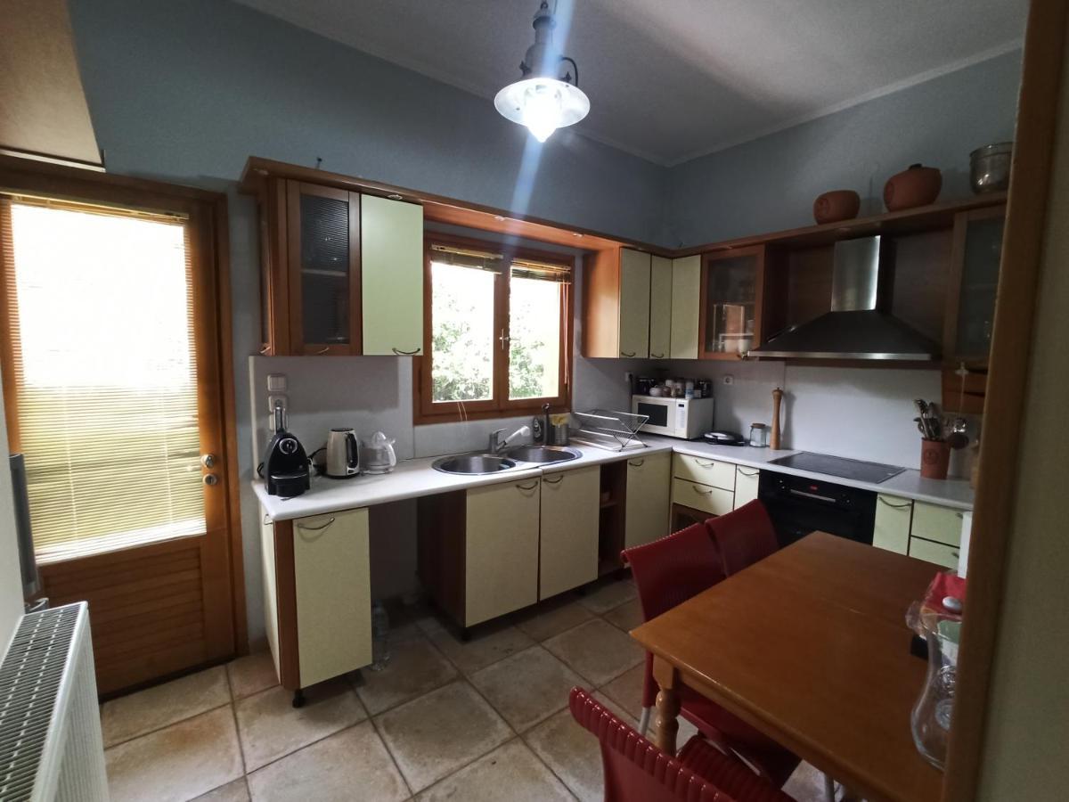 Σπίτι Στο Ρίο Πατρών Με Κήπο - Detached House In Rio With Garden Apartment Exterior photo