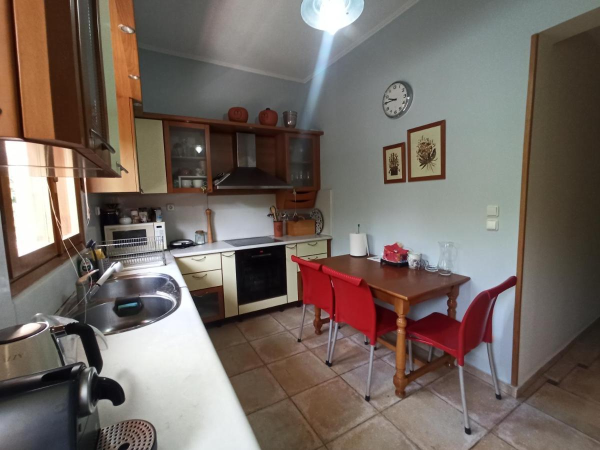 Σπίτι Στο Ρίο Πατρών Με Κήπο - Detached House In Rio With Garden Apartment Exterior photo
