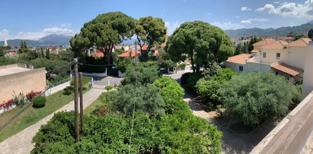 Σπίτι Στο Ρίο Πατρών Με Κήπο - Detached House In Rio With Garden Apartment Exterior photo